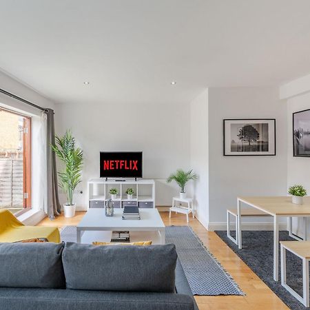 London Waterloo Apartment With Large Private Terrace - View Of The London Eye - 1 Bedroom 1 Bath 외부 사진