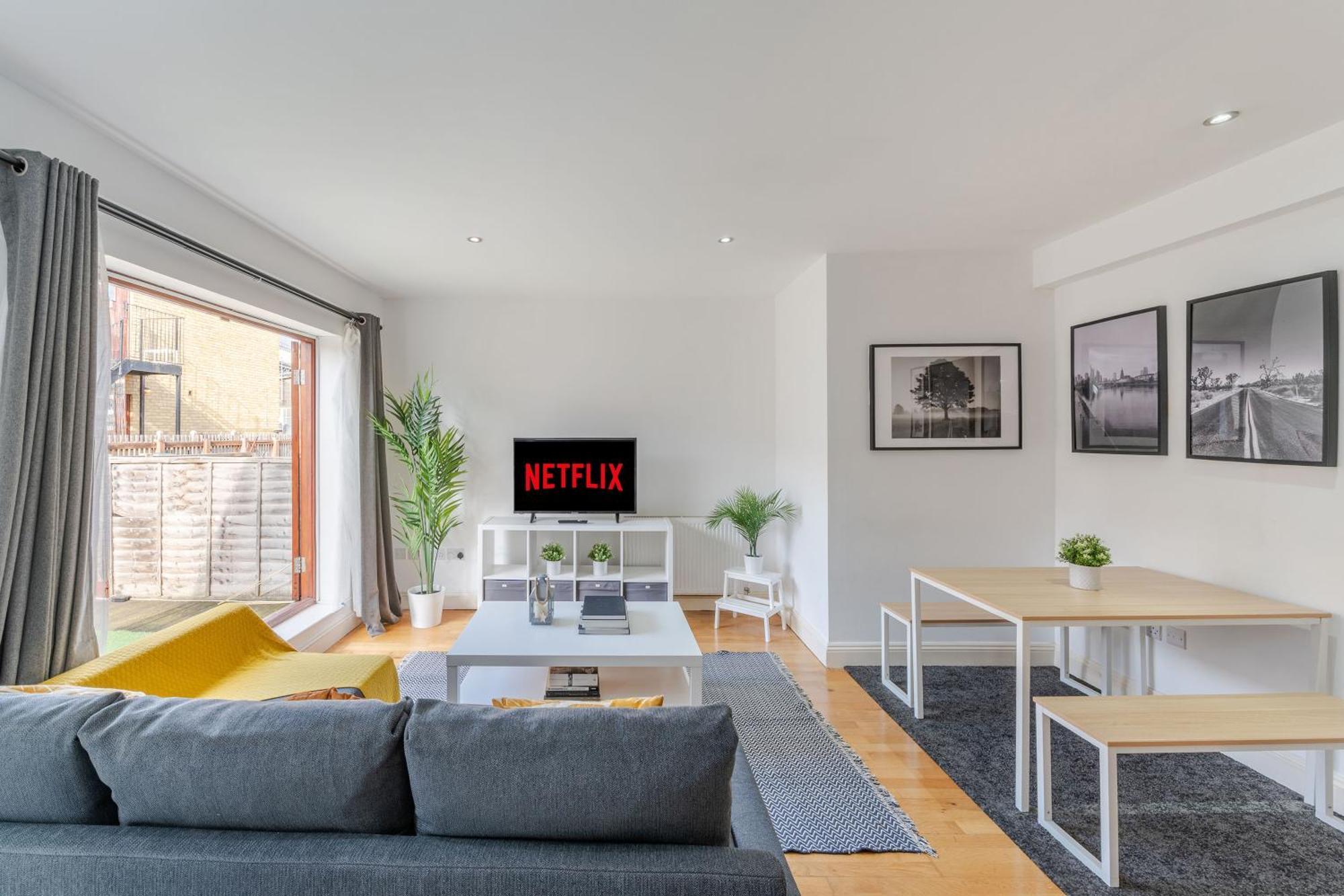 London Waterloo Apartment With Large Private Terrace - View Of The London Eye - 1 Bedroom 1 Bath 외부 사진