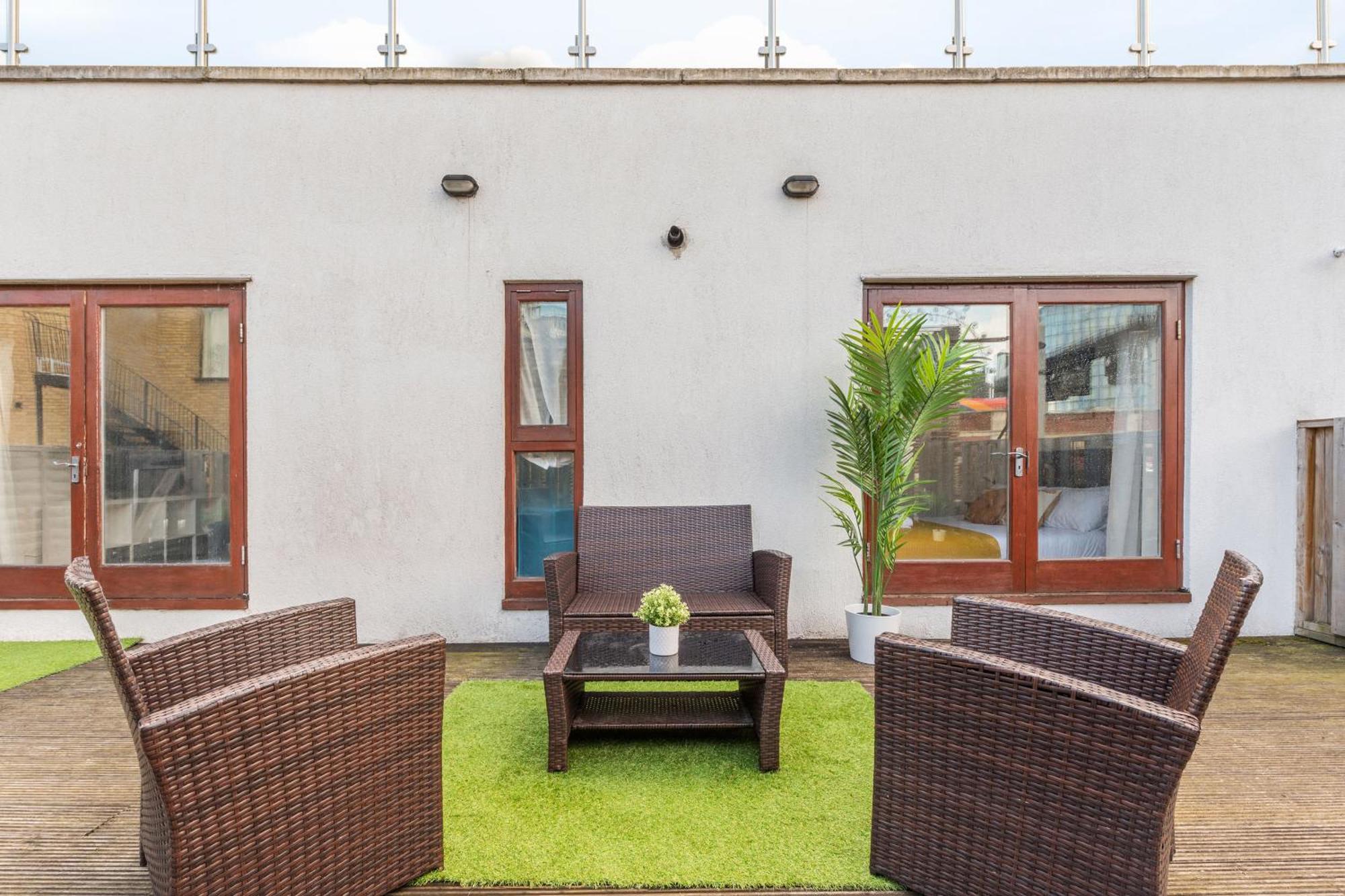 London Waterloo Apartment With Large Private Terrace - View Of The London Eye - 1 Bedroom 1 Bath 외부 사진