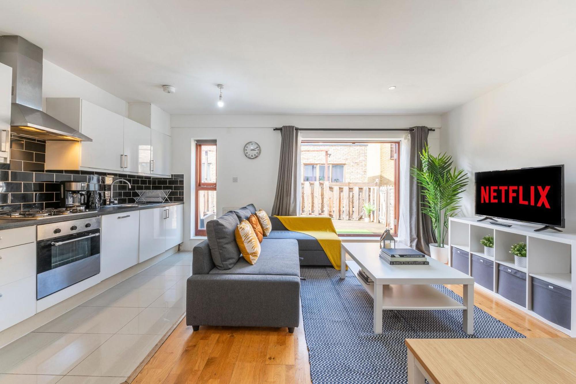 London Waterloo Apartment With Large Private Terrace - View Of The London Eye - 1 Bedroom 1 Bath 외부 사진